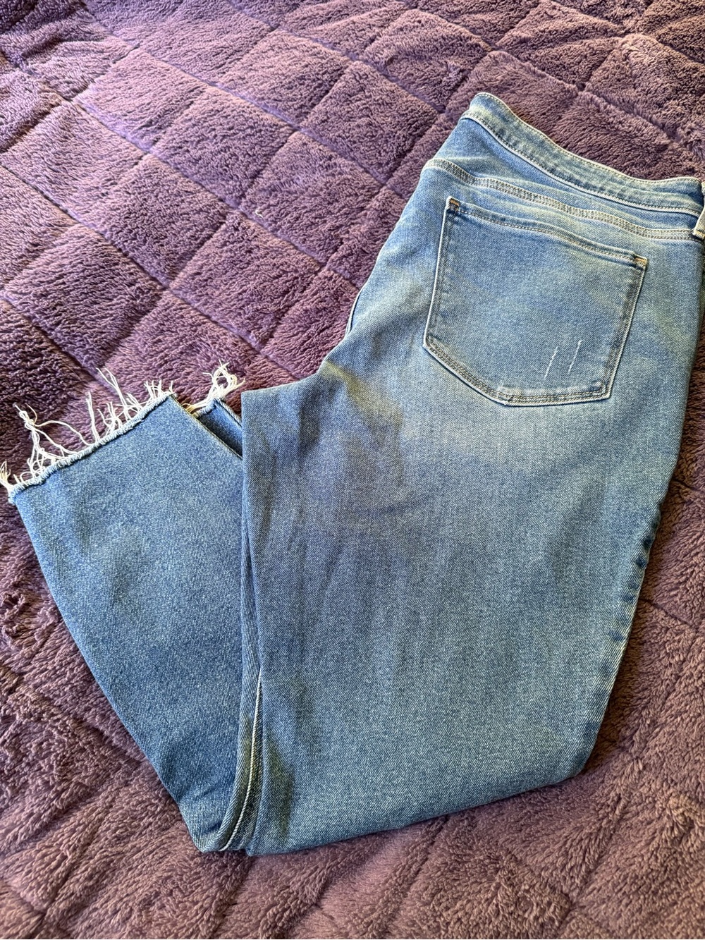 Old Navy Mid-Rise Rockstar Super Skinny Distressed Jeans - Picture 5 of 6